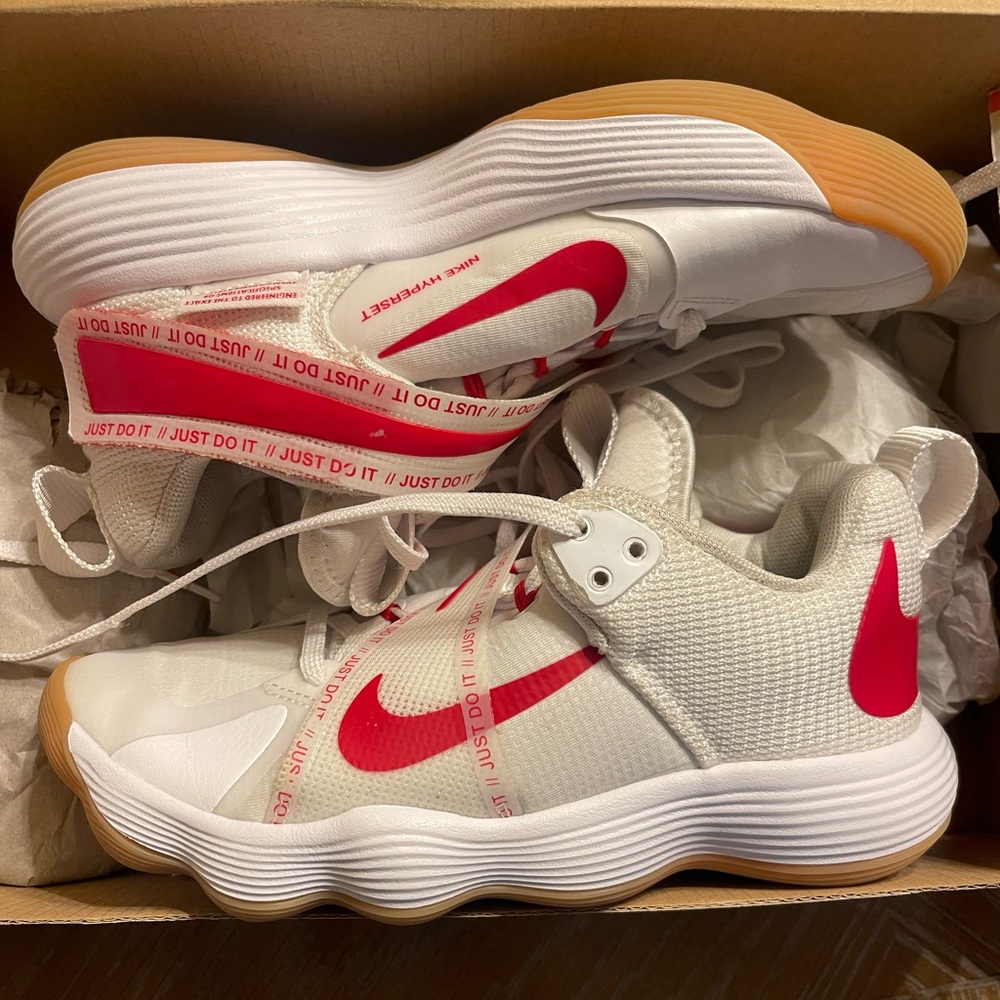 Nike hyper act volleyball shoes